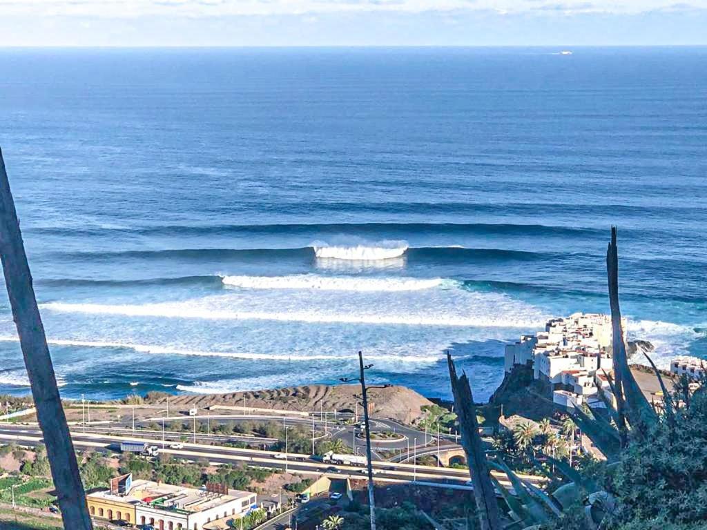 Atlantis Surf Hostel Moya  Esterno foto